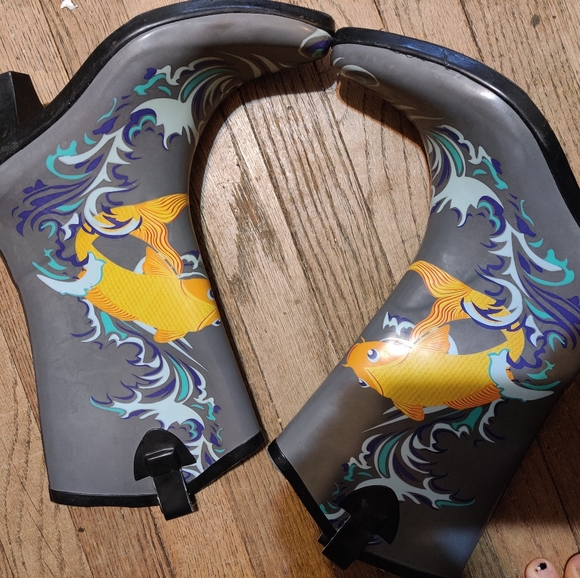 DAV Cowboy Rain Boots Koi Fish 8 Tan Black Blue - Picture 2 of 3